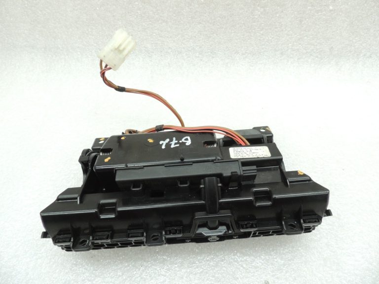 Oriģinālā BMW 5. sērijas F10 F11 centrālās konsoles priekšējā pelnu trauksme 51169171558