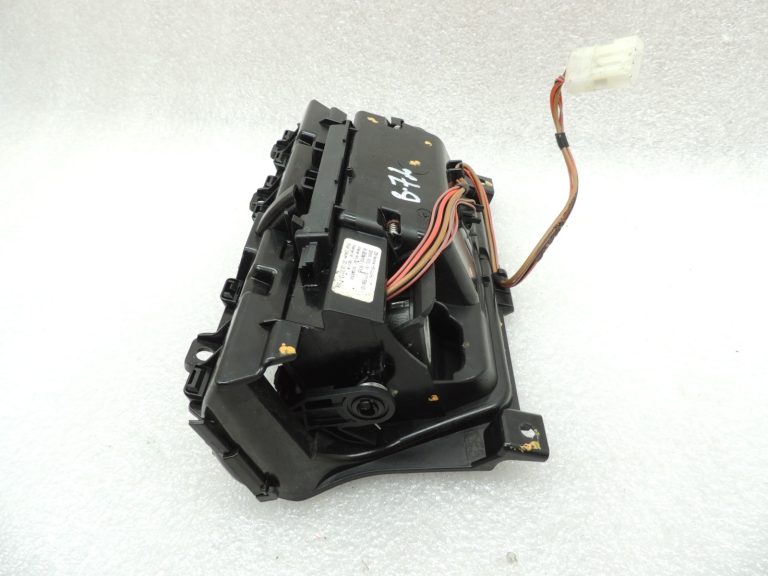 Oriģinālā BMW 5. sērijas F10 F11 centrālās konsoles priekšējā pelnu trauksme 51169171558