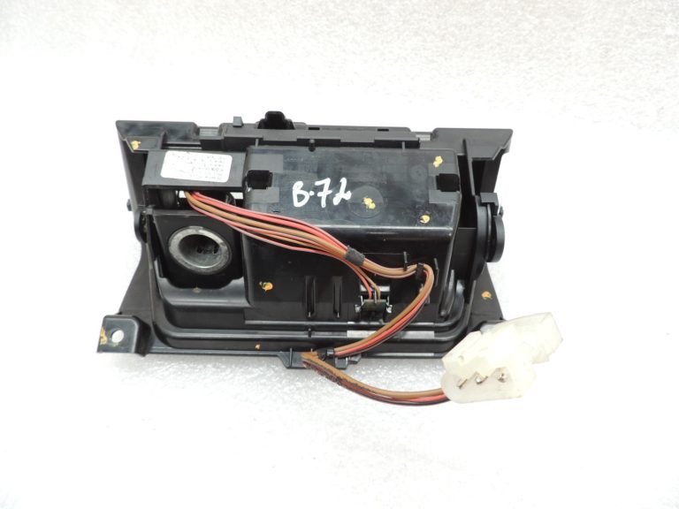 Oriģinālā BMW 5. sērijas F10 F11 centrālās konsoles priekšējā pelnu trauksme 51169171558