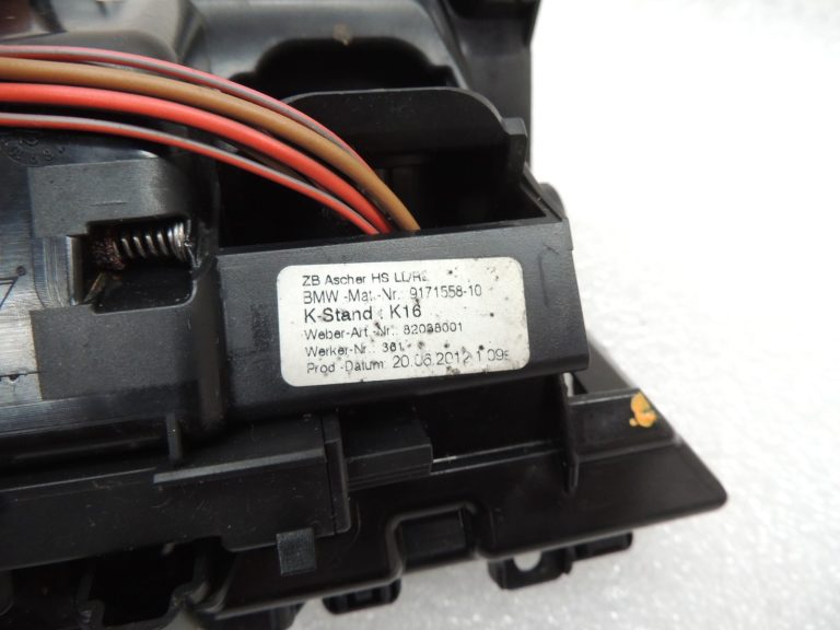 Oriģinālā BMW 5. sērijas F10 F11 centrālās konsoles priekšējā pelnu trauksme 51169171558
