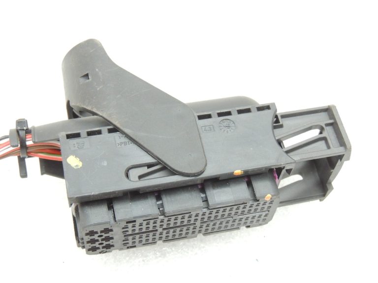 Mercedes W205 94-pin motora vadības bloka kontaktligzda Remonts 1355125