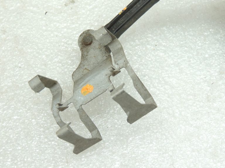 Oriģinālais Mercedes W205 aizmugurējās ass līmeņa sensors ar sakabi A0009053704