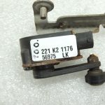Oriģinālais Mercedes W205 aizmugurējās ass līmeņa sensors ar sakabi A0009053704