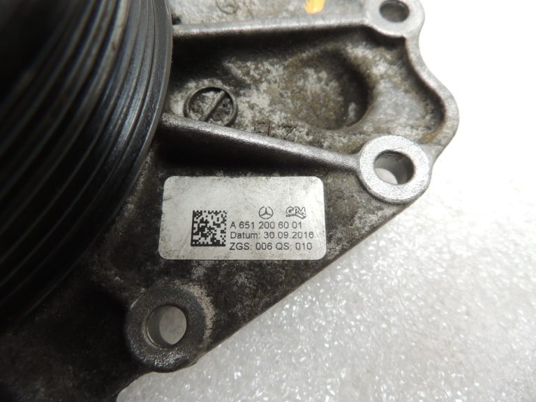Oriģinālais Mercedes Benz OM651 motora dzesēšanas ūdens sūknis A6512006001