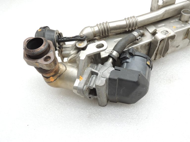 Oriģinālais BMW N47N N57N EGR vārsta radiatora korpuss 11717823210