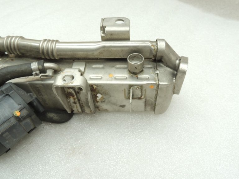 Oriģinālais BMW N47N N57N EGR vārsta radiatora korpuss 11717823210