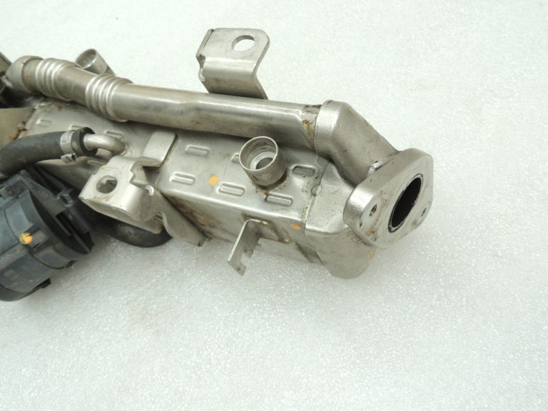 Oriģinālais BMW N47N N57N EGR vārsta radiatora korpuss 11717823210