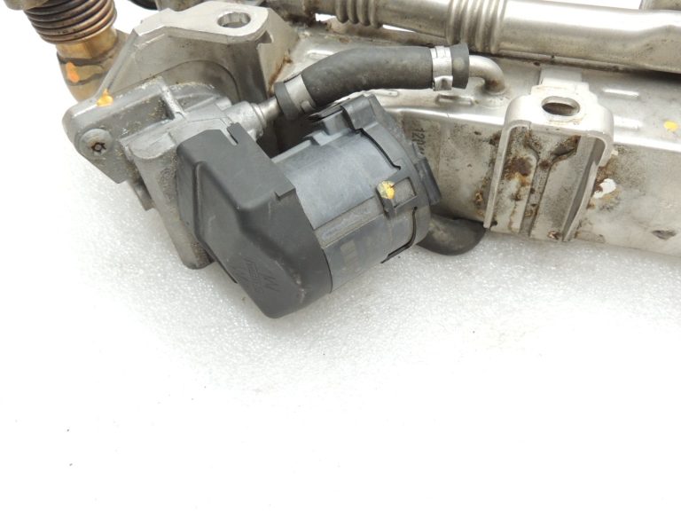 Oriģinālais BMW N47N N57N EGR vārsta radiatora korpuss 11717823210