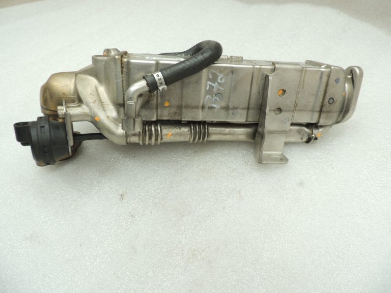 Oriģinālais BMW N47N N57N EGR vārsta radiatora korpuss 11717823210