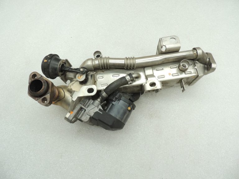 Oriģinālais BMW N47N N57N EGR vārsta radiatora korpuss 11717823210