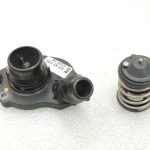 Oriģinālais BMW N47N termostata korpusa vāciņš 11518516203 Termostats 11518512234
