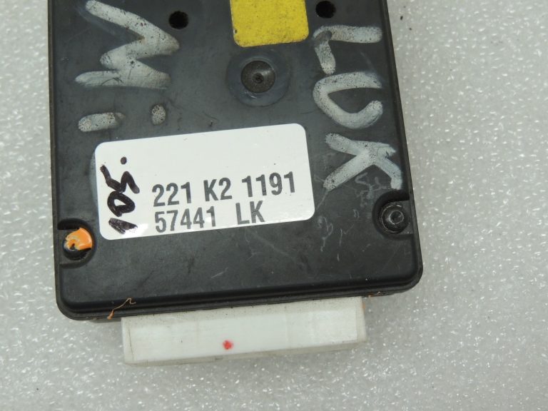 Mitsubishi PAJERO K96W Jumta pārsega vadības bloks MR199789 Jumta pārsega vadības bloks