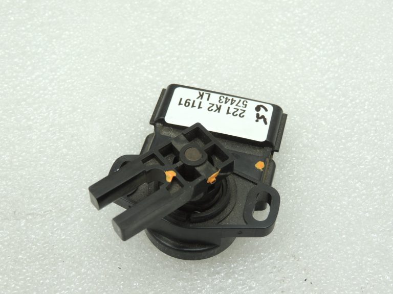 Mitsubishi L200 K74T 4WD akseleratora pedāļa sensors akseleratora pedāļa sensors MR578791