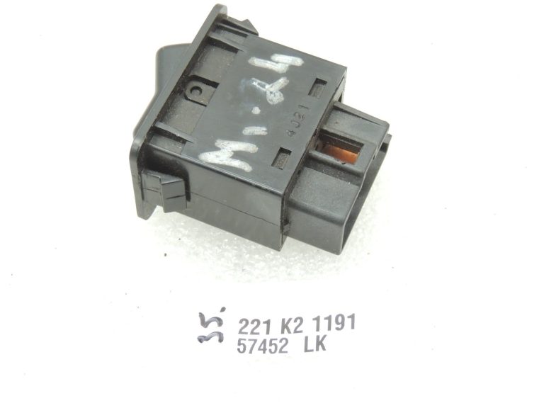 Mitsubishi L200 K7 Priekšējo miglas lukturu slēdzis MR227719 MB948594