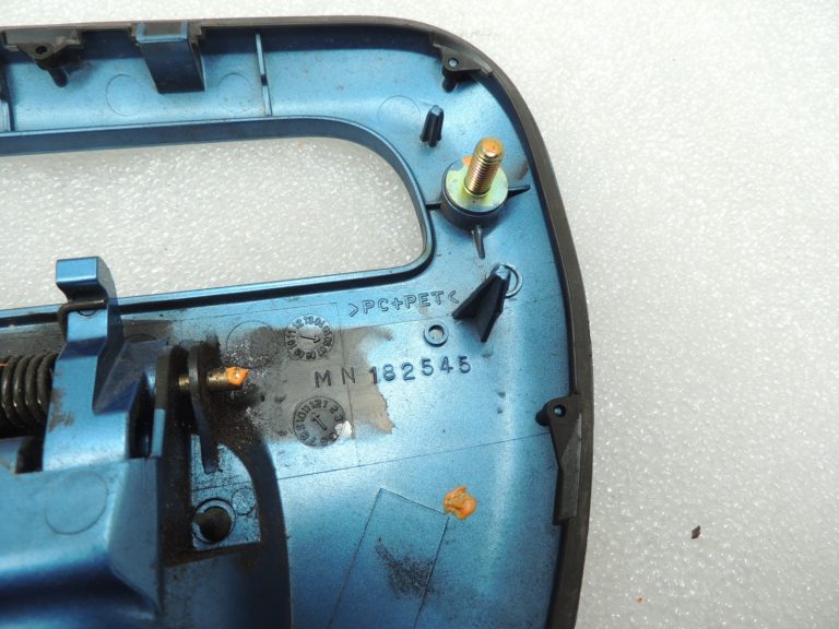 Mitsubishi L200 2006-2015 Aizmugurējā vāka rokturis MN182545 Aizmugurējā vāka rokturis