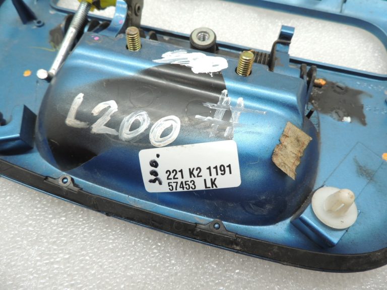Mitsubishi L200 2006-2015 Aizmugurējā vāka rokturis MN182545 Aizmugurējā vāka rokturis