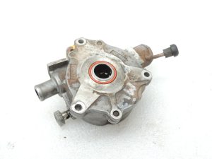 OE Mitsubishi L200 K7 4D56 2.5TD Vacuum pump Vacuum pump MD618922