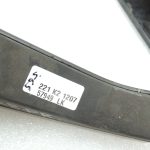 Oriģinālā Mitsubishi Pajero V78W jumta sliedes kreisais vāciņš MR598105
