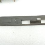 Oriģinālā Mitsubishi Pajero V78W jumta sliedes kreisais vāciņš MR598105