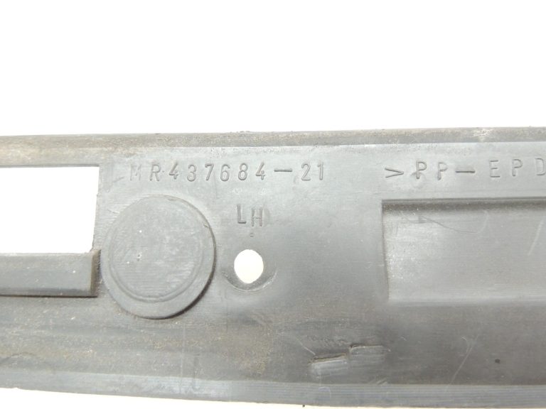 Oriģinālā Mitsubishi Pajero V78W jumta sliedes kreisais vāciņš MR598105