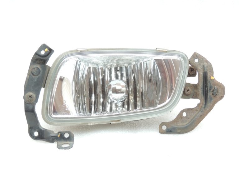 Oriģinālais Mitsubishi Pajero V68W priekšējais kreisais miglas lukturis MR416414