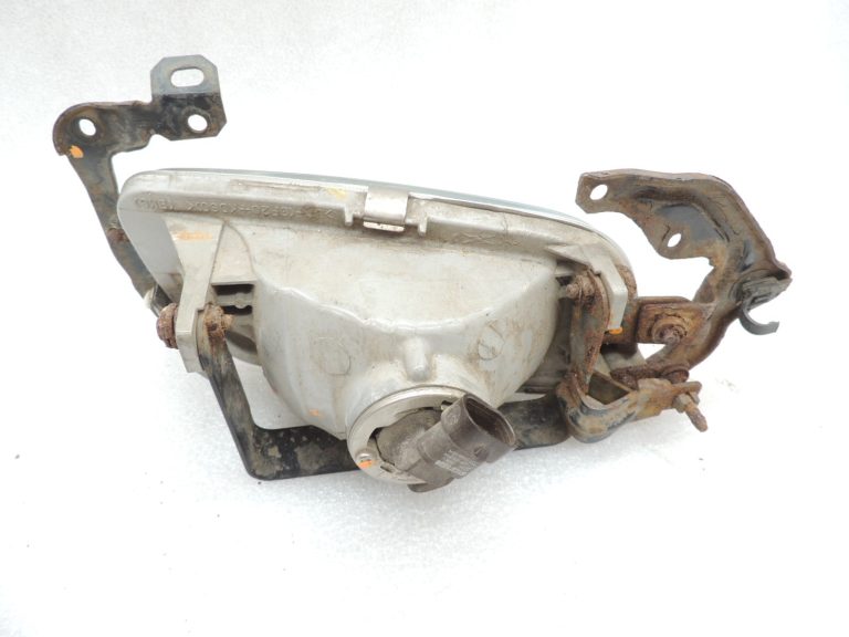 Oriģinālais Mitsubishi Pajero V68W priekšējais kreisais miglas lukturis MR416414