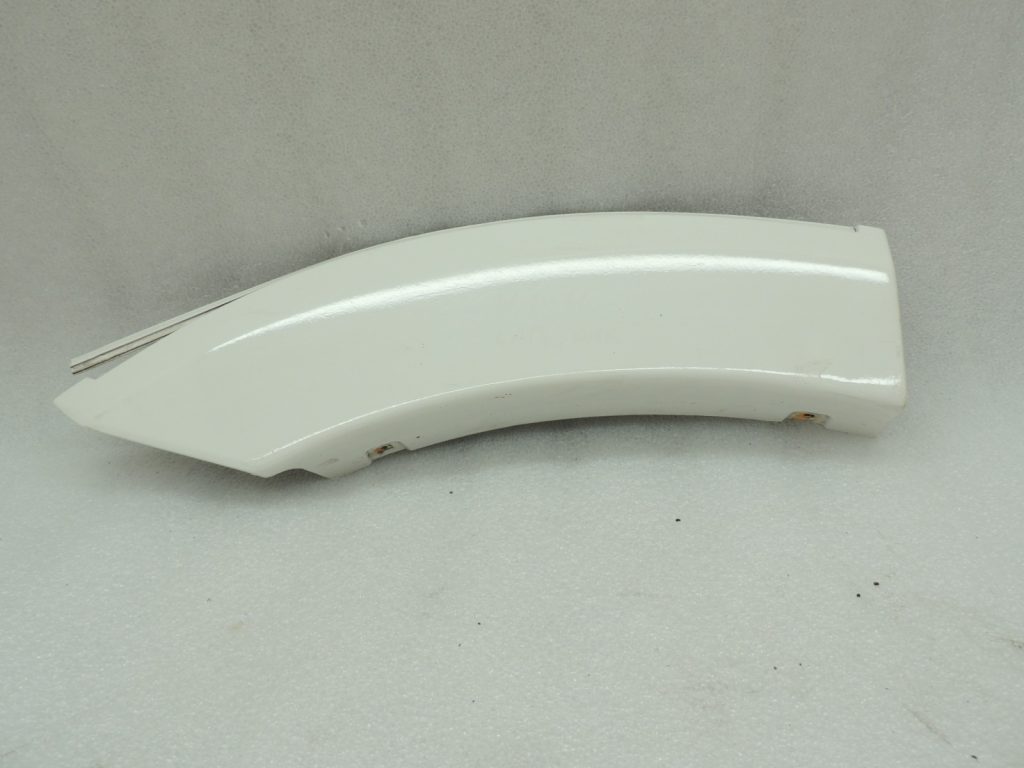 OE Mitsubishi Pajero V78W Mudguard trim rear right white MN117226