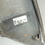 Oriģinālā aprīkojuma Mitsubishi Pajero V78W Aizmugurējā dubļusarga līstes aizmugurējā labā balta MN117226