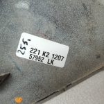 Oriģinālās Mitsubishi Pajero V78W aizmugurējā kreisā dubļusarga apdare balta MN117225