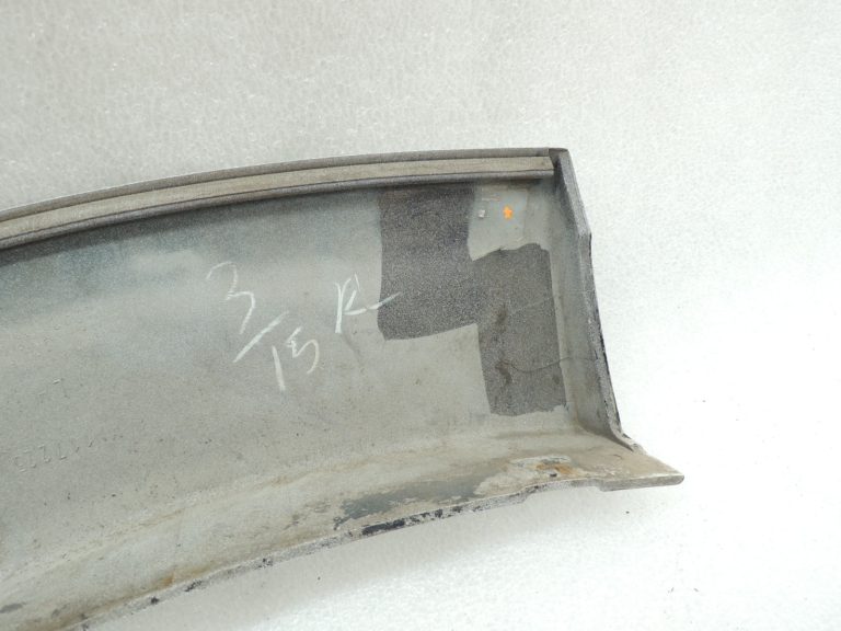 Oriģinālās Mitsubishi Pajero V78W aizmugurējā kreisā dubļusarga apdare balta MN117225