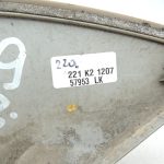 Oriģinālā Mitsubishi Pajero V78W aizmugurējā labā dubļusarga apdare sudraba krāsā A69C MR47875