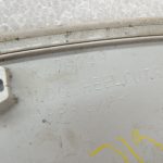 Oriģinālās Mitsubishi Pajero V78W aizmugurējā kreisā dubļusarga apdare sudraba krāsā A69C MR478749
