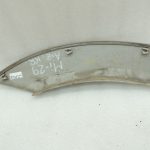 Oriģinālās Mitsubishi Pajero V78W aizmugurējā kreisā dubļusarga apdare sudraba krāsā A69C MR478749