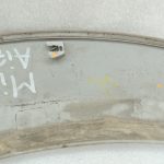Oriģinālās Mitsubishi Pajero V78W aizmugurējā kreisā dubļusarga apdare sudraba krāsā A69C MR478749