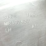 Oriģinālā Mitsubishi Pajero V78W aizmugurējā kreisā riteņa arkas aizsargs MR492437