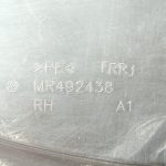 Oriģinālā Mitsubishi Pajero V78W aizmugurējā labā riteņa arkas aizsargs MR492438