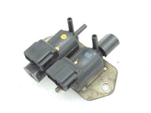 Oriģinālais Mitsubishi L200 K7 4D56 2.5TD priekšējās ass diferenciāļa elektromagnētiskais vārsts MB937731