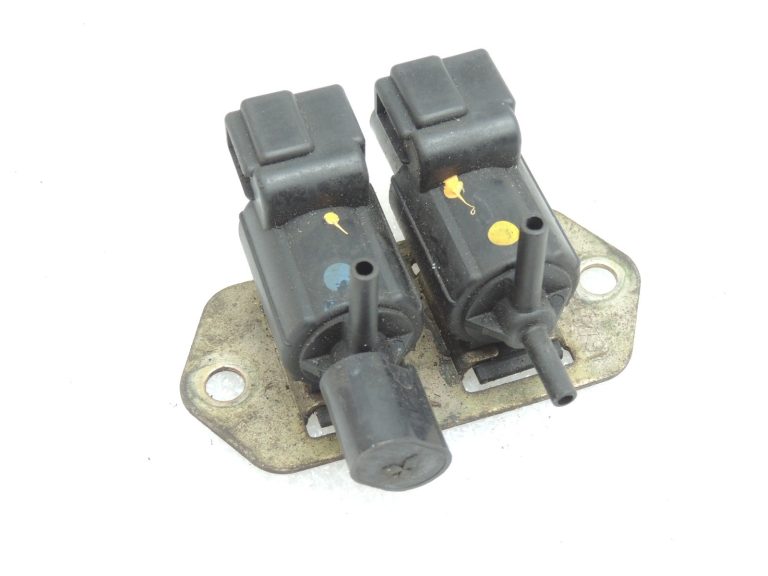Oriģinālais Mitsubishi L200 K7 4D56 2.5TD priekšējās ass diferenciāļa elektromagnētiskais vārsts MB937731