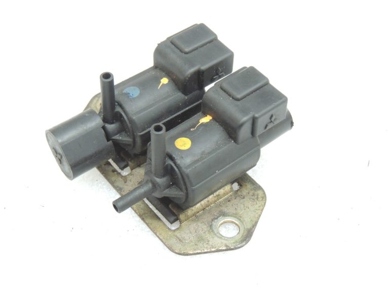 Oriģinālais Mitsubishi L200 K7 4D56 2.5TD priekšējās ass diferenciāļa elektromagnētiskais vārsts MB937731
