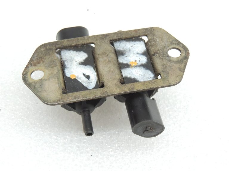 Oriģinālais Mitsubishi L200 K7 4D56 2.5TD priekšējās ass diferenciāļa elektromagnētiskais vārsts MB937731