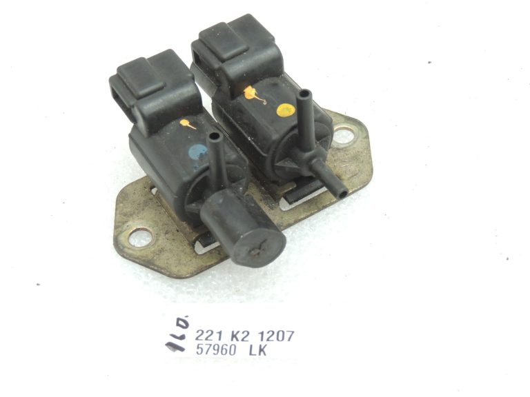 Oriģinālais Mitsubishi L200 K7 4D56 2.5TD priekšējās ass diferenciāļa elektromagnētiskais vārsts MB937731