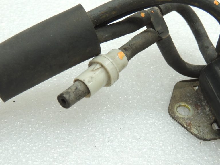 Oriģinālais Mitsubishi L200 K7 4D56 2.5TD priekšējās ass diferenciāļa elektromagnētiskais vārsts MB937731