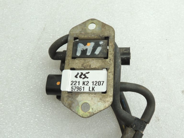 Oriģinālais Mitsubishi L200 K7 4D56 2.5TD priekšējās ass diferenciāļa elektromagnētiskais vārsts MB937731