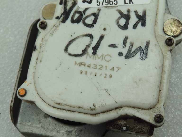 Oriģinālā Mitsubishi Pajero K9 aizmugurējo durvju bloķēšanas mehānisms kreisā vai labā MR432147