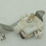 Oriģinālais Mitsubishi L200 K7 aizmugurējo durvju bloķēšanas mehānisms kreisajā vai labajā pusē MN142461