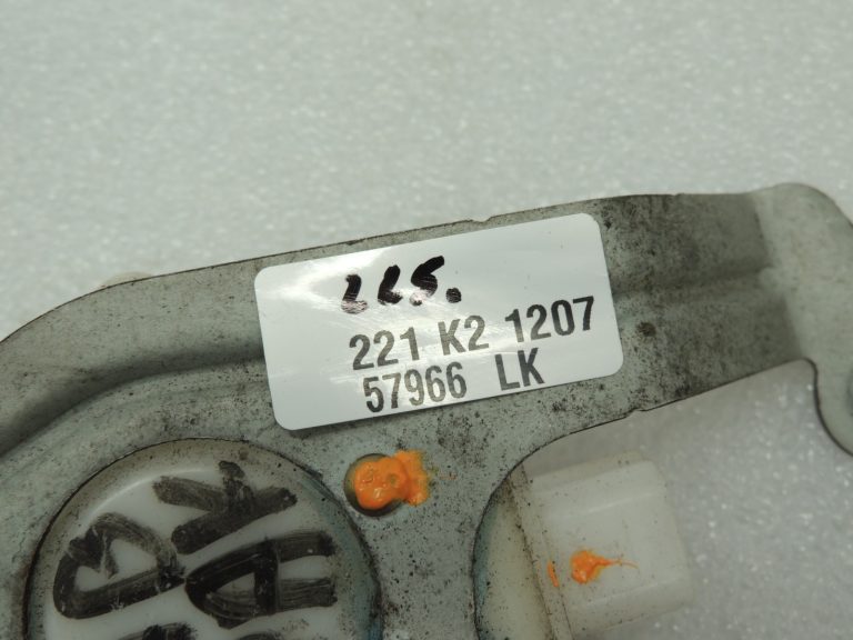 Oriģinālais Mitsubishi L200 K7 aizmugurējo durvju bloķēšanas mehānisms kreisajā vai labajā pusē MN142461
