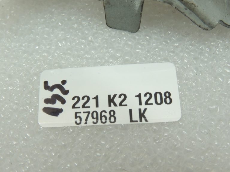 Oriģinālā Mitsubishi L200 K7 Iekšējo durvju rokturis priekšējais vai aizmugurējais kreisais MR573117
