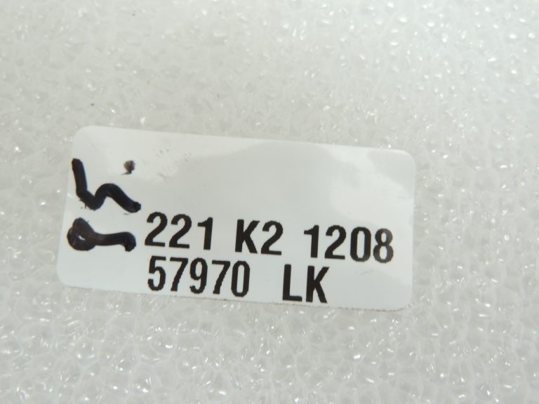 Oriģinālā Mitsubishi L200 K7 Iekšējo durvju rokturis priekšējais vai aizmugurējais labais MR738217