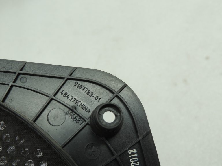 Oriģinālais BMW F10 F11 vājfrekvences basa skaļruņa vāciņš 65139300812