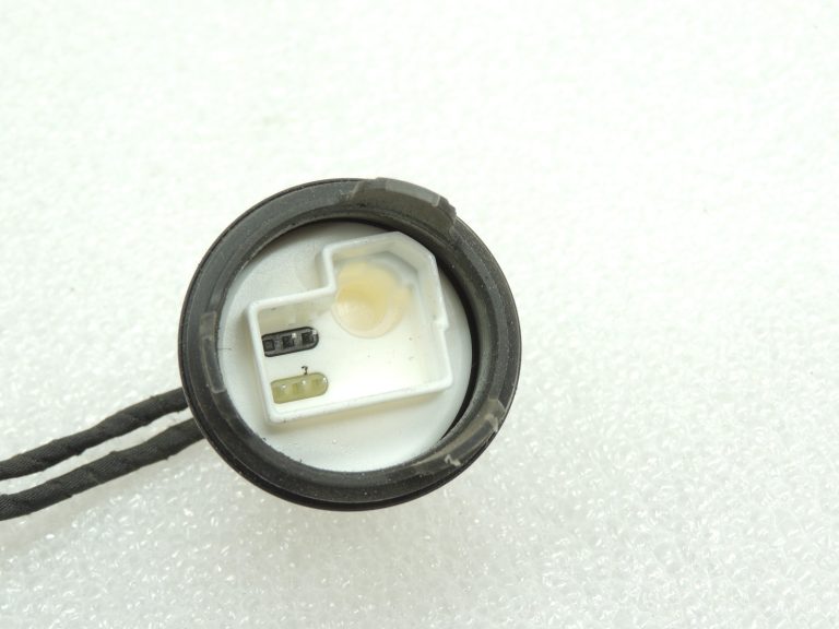Oriģinālā BMW F06 F07 F10 F10 F11 Ārējo spoguļu elektroinstalācijas siksna labajā pusē 67137232746